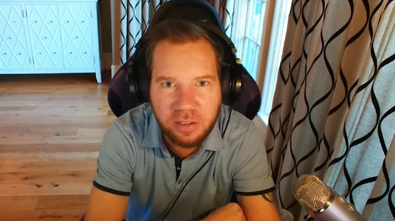 مصمم Gears of War، كليف بليزينسكي، يكشف عن معاناته مع إدمان الكحول، ويناقش فشل منتهكي القانون والعودة المحتملة إلى تطوير ألعاب الفيديو