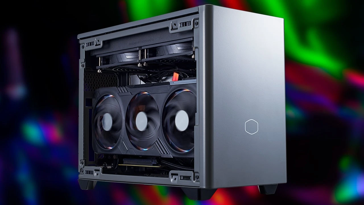 وفر مبلغًا إضافيًا قدره 400 دولار من جهاز الكمبيوتر الصغير الحجم Cooler Master NR2 RTX 5070 المخصص للألعاب سعة 18 لترًا